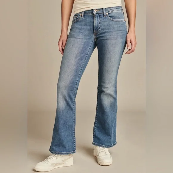 Lucky Brand Sweet Mid Rise Women's Flare Leg Blue Jeans NWOT - Picture 1 of 8
